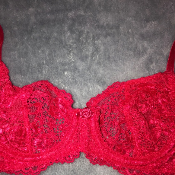 red lace victoria’s secret bra - Picture 3 of 4